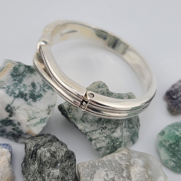 $72 Brighton "Interlok" Hinged Bangle w Celtic Knot! Bestselling Current Style! - Picture 10 of 16